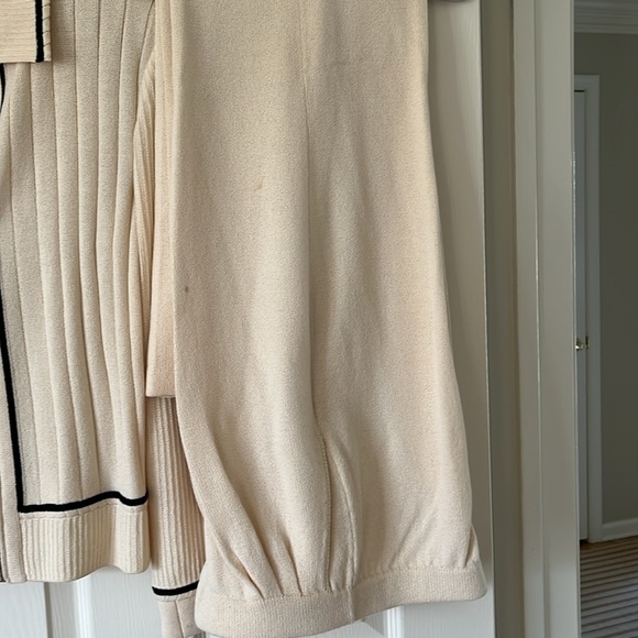 Cream St John’s Knit suit size 8 jacket and 6 pants - Picture 3 of 4